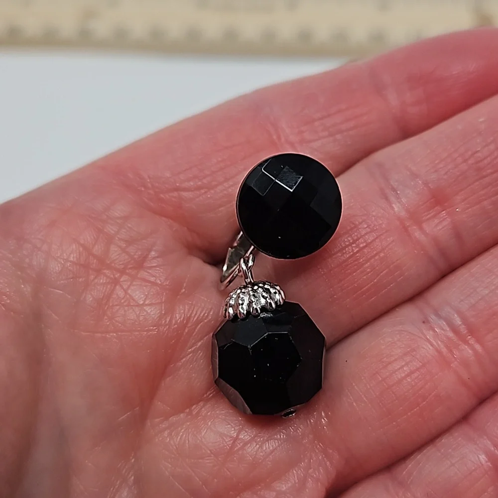 Vintage Crown Trifari Black Faceted Glass Bead Earrings Dangle Clip On Signed